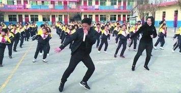 网红自制弹跳鬼步舞视频,动感十足，挑战你的舞蹈极限！