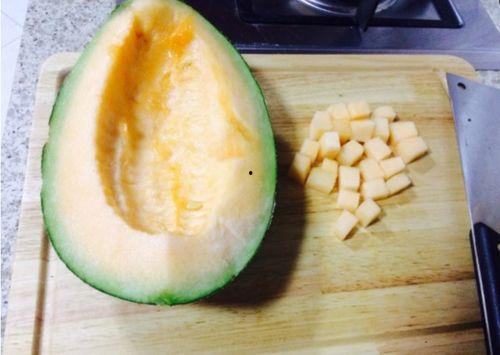 月子如何吃哈密瓜,月子期间哈密瓜的合理食用指南