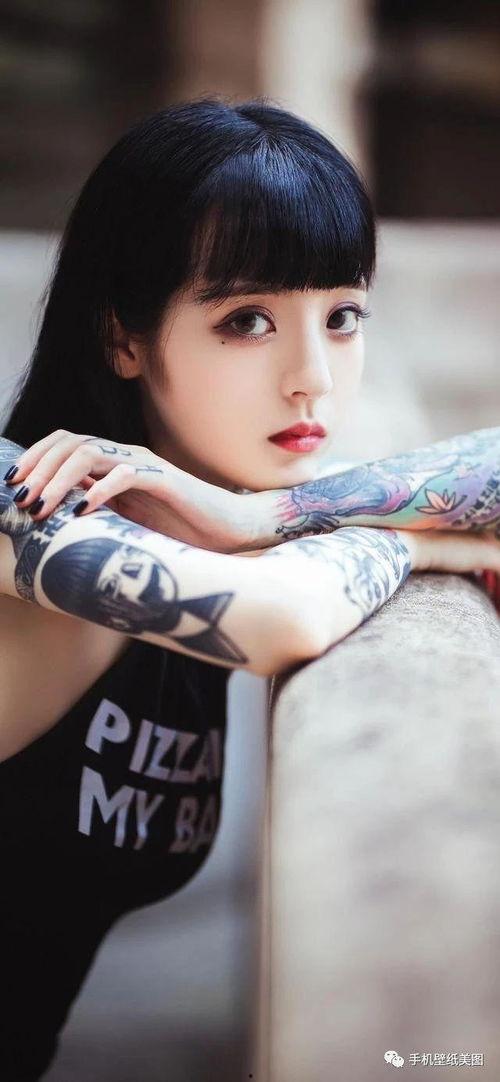 纹身小姐姐网红壁纸图,网红小姐姐壁纸中的时尚风采