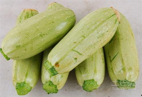 喝酒吃瓜的图片,尽享欢乐时光