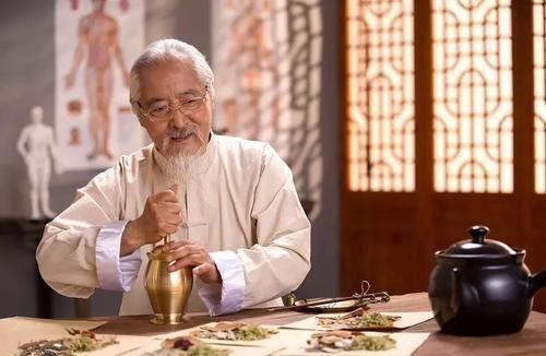 老中医爆料西医化疗视频,老中医曝光西医化疗真相，引发行业热议