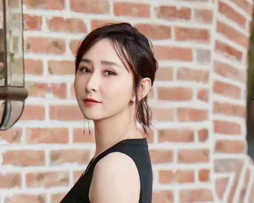 裸体中国明星,勇敢面对争议的美丽瞬间